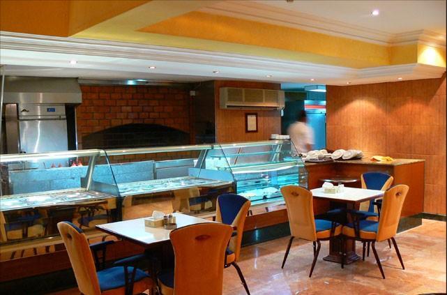 Al Bustan Hotel Доха Экстерьер фото